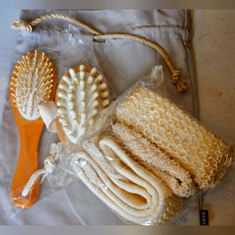 Edition Monat shower and bath spa accessories + Travel Bag
